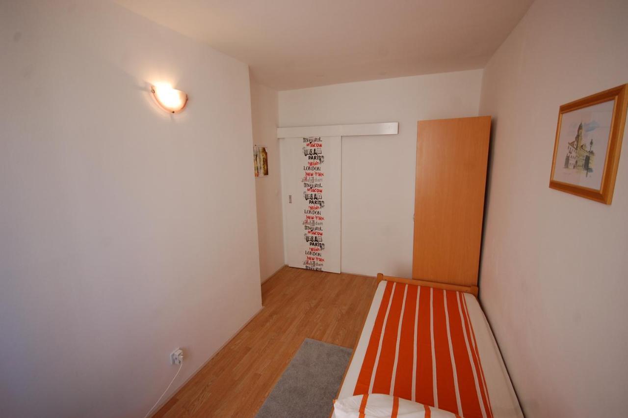 Apartment Blanka By El-Pi Tours Njivice Exterior foto