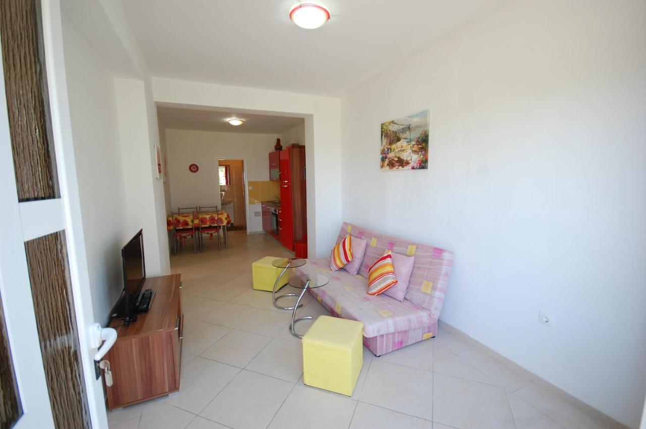 Apartment Blanka By El-Pi Tours Njivice Exterior foto